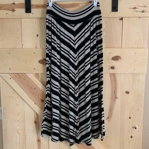 Black/Tan Chevron Stripe Maxi Skirt Size 1x